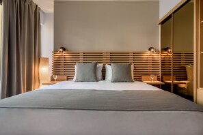 Superior tweepersoonskamer | Een minibar, een kluis op de kamer, individueel gedecoreerd, een bureau