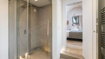 Habitación de diseño doble (Trullo) | Baño | Ducha y cabezal de ducha tipo lluvia