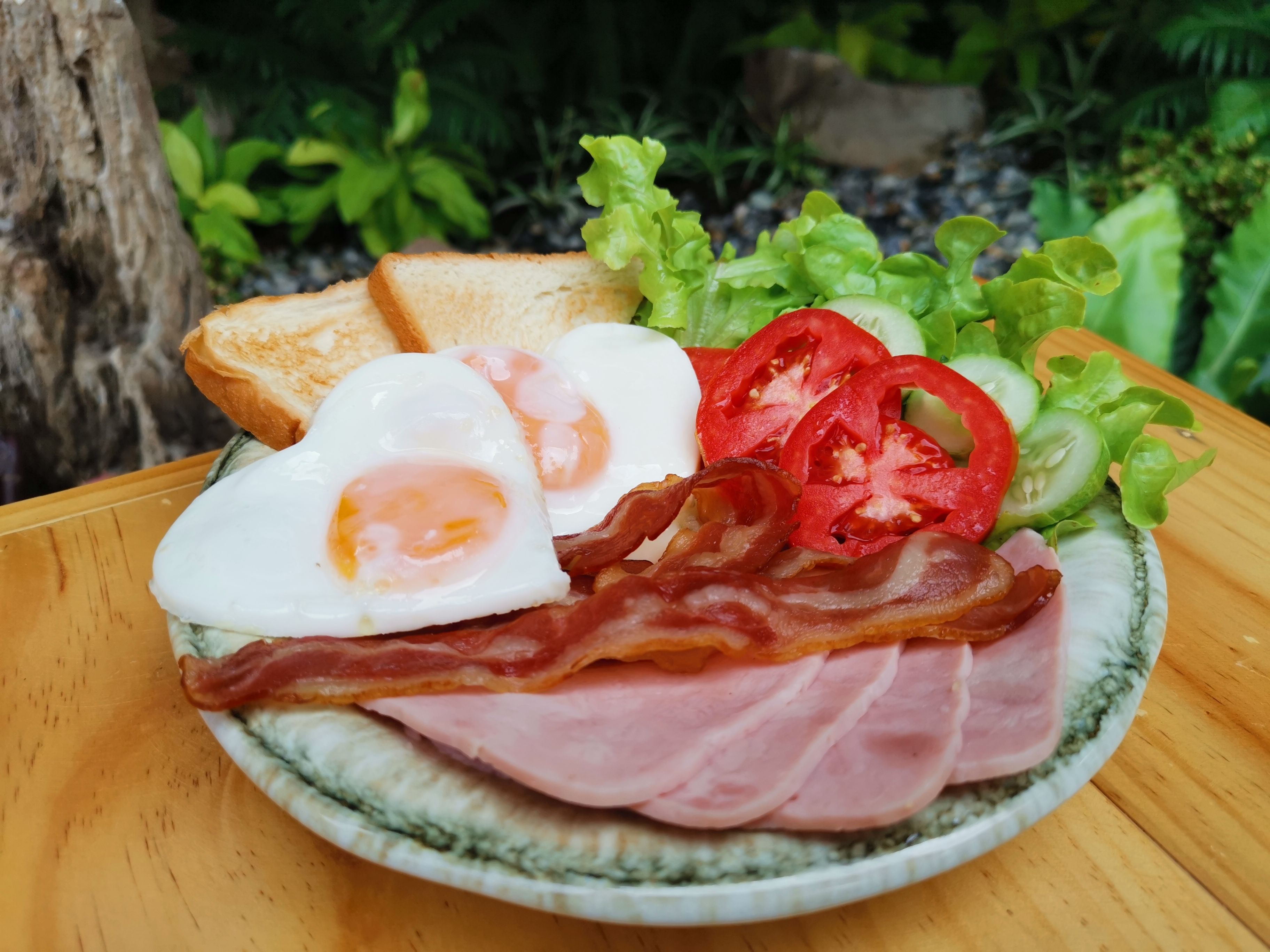 daily cooked-to-order breakfast (thb 100 per person)