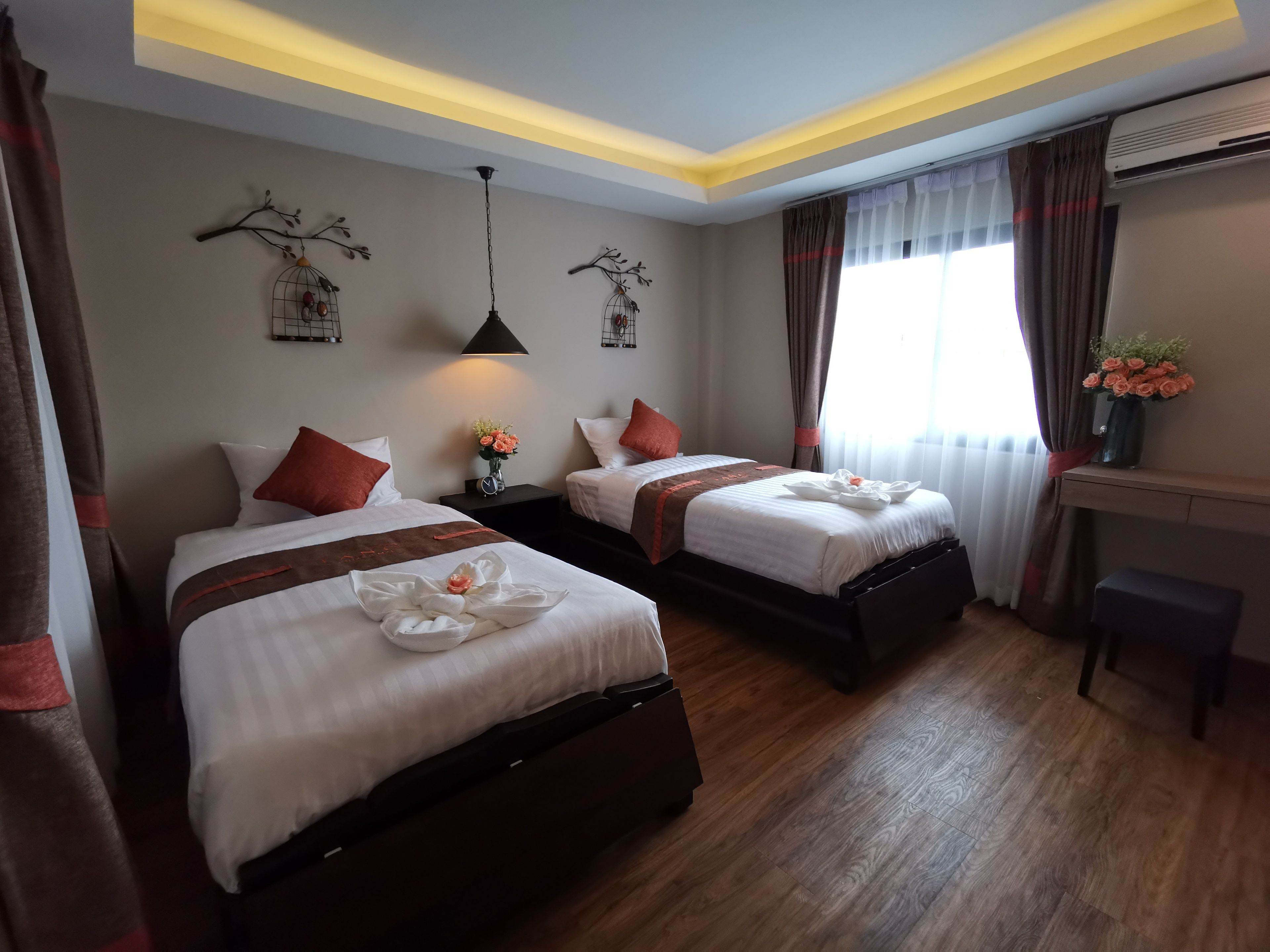 deluxe twin room | 1 bedroom, free minibar, individually decorated, individually furnished