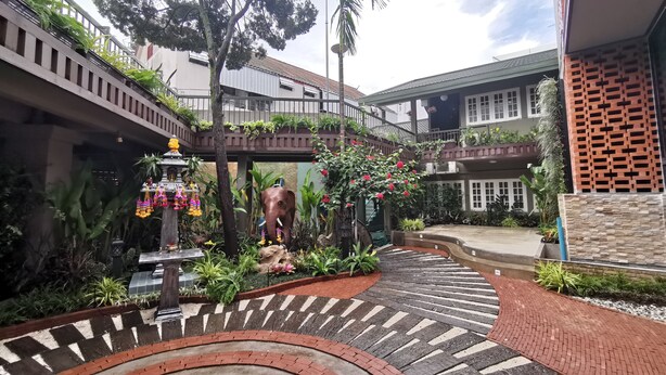 A courtyard with a central elephant statue, surrounded by plants and a decorative fountain. - Fang Chiang Mai (Chiang Mai)