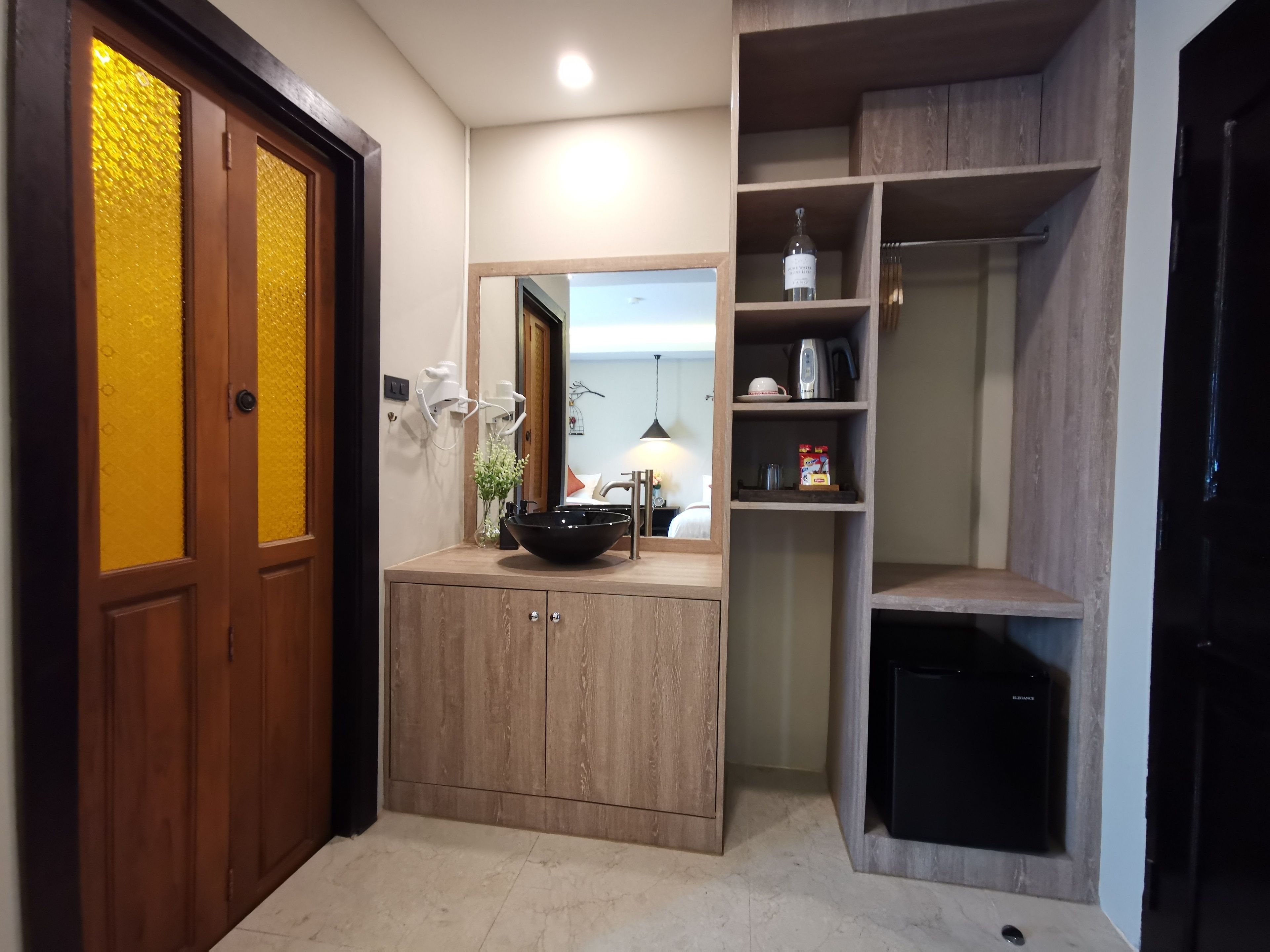 Free minibar, individually decorated, individually furnished, desk