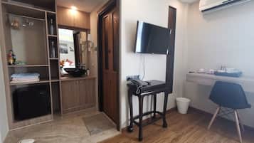 Deluxe Triple Room | Living area | 32-inch LED TV with cable channels, TV