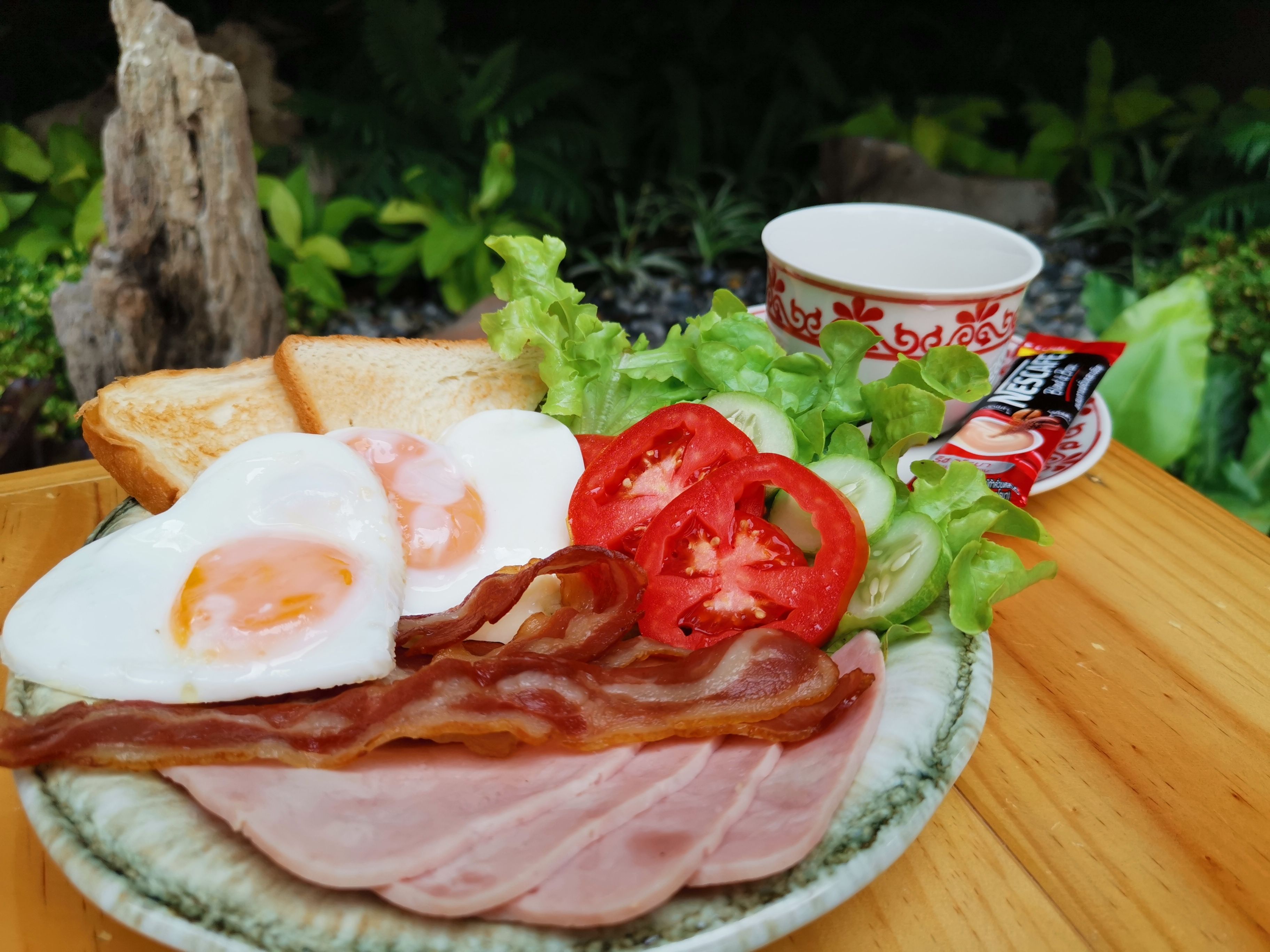 daily cooked-to-order breakfast (thb 100 per person)