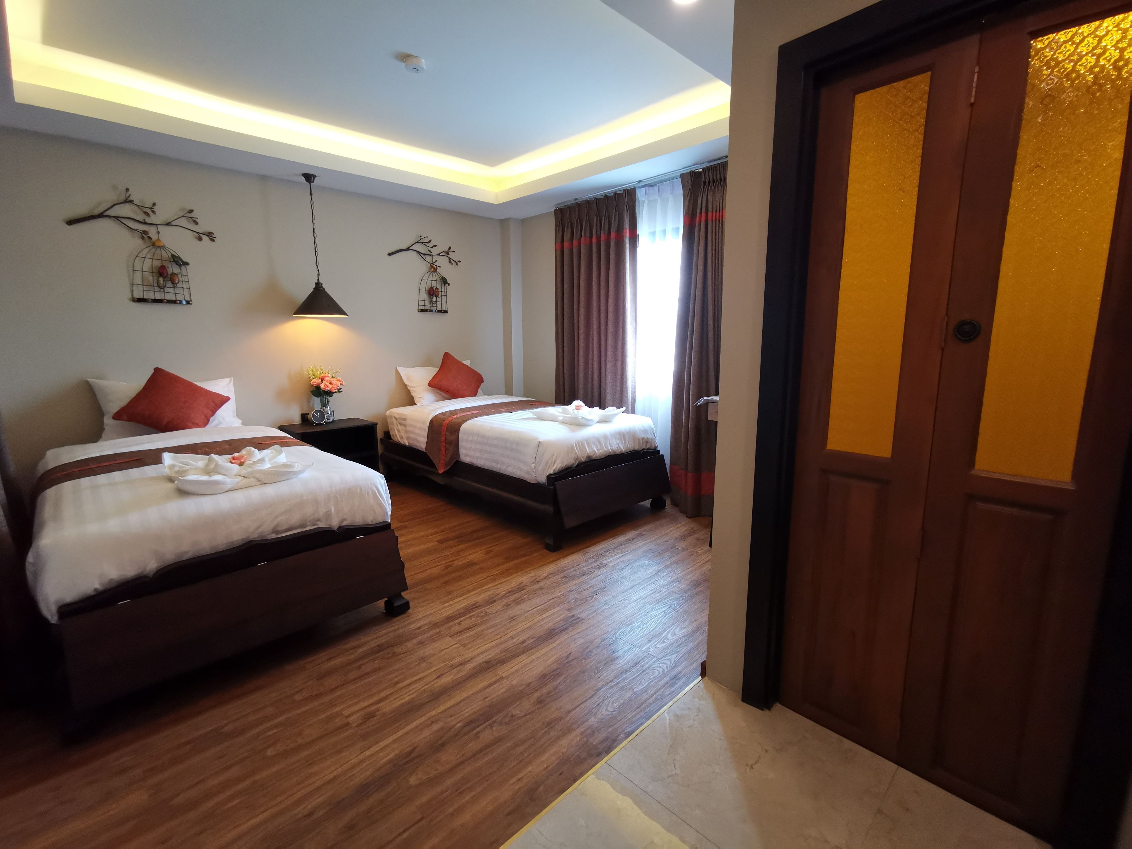 deluxe twin room | 1 bedroom, free minibar, individually decorated, individually furnished