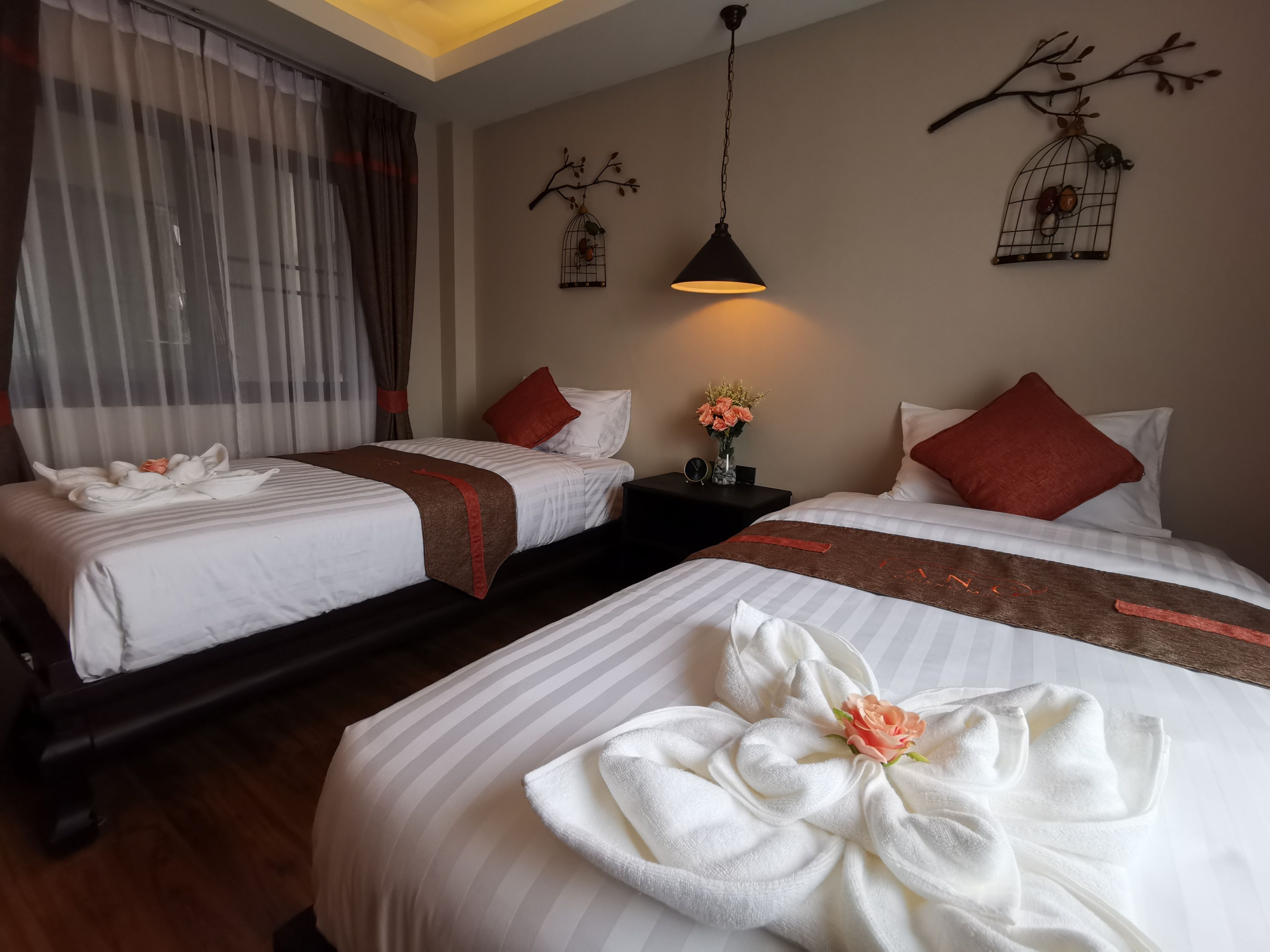 deluxe twin room | 1 bedroom, free minibar, individually decorated, individually furnished