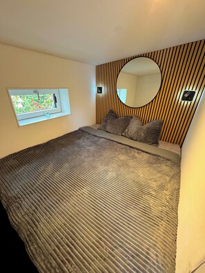 1 chambre, coffres-forts dans les chambres, fer et planche à repasser