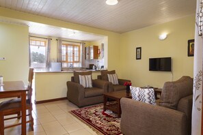 Flat-screen TV - The Cycads Suites (Nairobi)