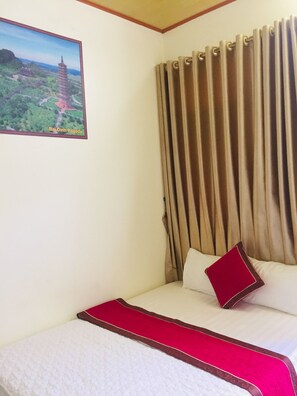 Premium bedding, in-room safe, desk, laptop workspace