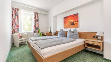 Basic Double Room | Desk, laptop workspace, blackout drapes, soundproofing