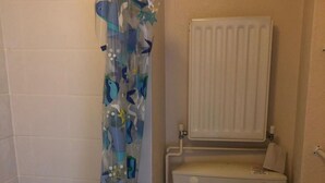 Family Room, 3 Single Beds (Family of 3) | Bathroom | Hair dryer, towels, soap, shampoo - The Chatsworth Hotel (Great Yarmouth)