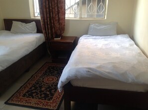 Standard Twin Room | Iron/ironing board, rollaway beds, free WiFi, bed sheets - Little Lodge (Choma)