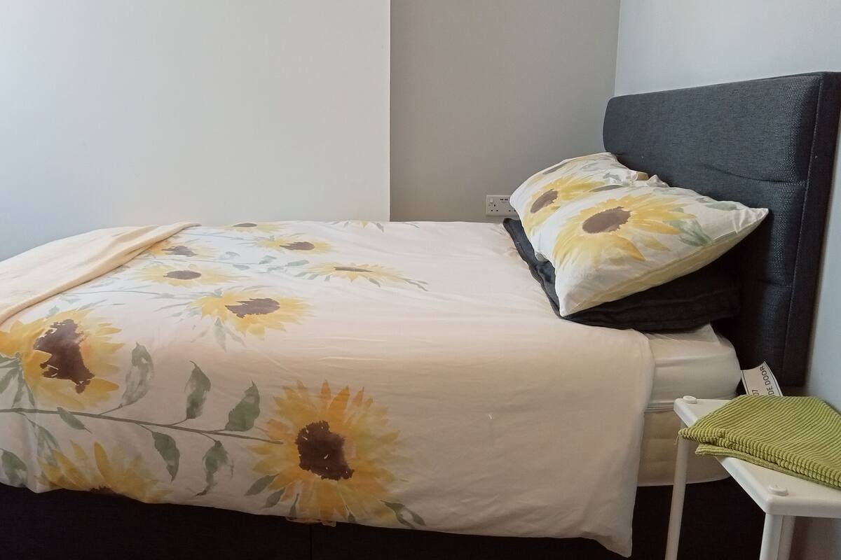 Standard Single Room | Premium bedding, Tempur-Pedic beds, desk, laptop workspace