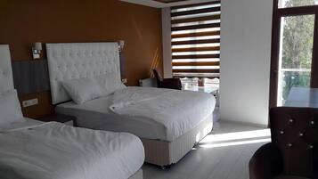 ميني بار ومكواة/لوح كي وواي فاي مجانًا وملاءات أسرّة