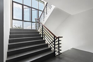 Staircase - Nidhra (Lam Luk Ka)