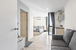 Decoración personalizada, muebles diferentes y escritorio 