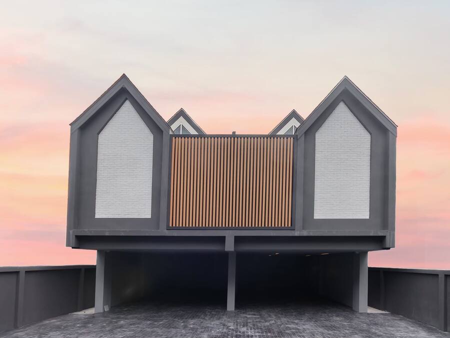Villa House | Woonruimte | Een 65-inch ledtelevisie met digitale zenders en een televisie