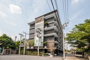 Exterior - Nidhra (Lam Luk Ka)