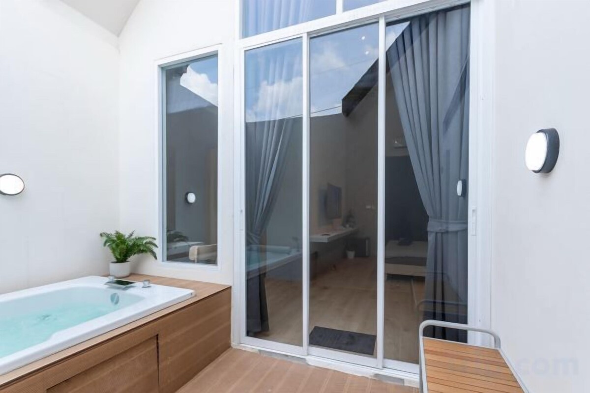 Desk, laptop workspace, blackout drapes, WiFi (free)