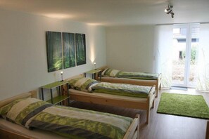 Traditional Condo | Hypo-allergenic bedding, individually decorated, desk, blackout drapes - Gästehaus Silvia (Freigericht)