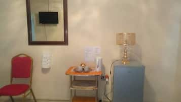 Executive Double Room | Minibar, desk, iron/ironing board, rollaway beds