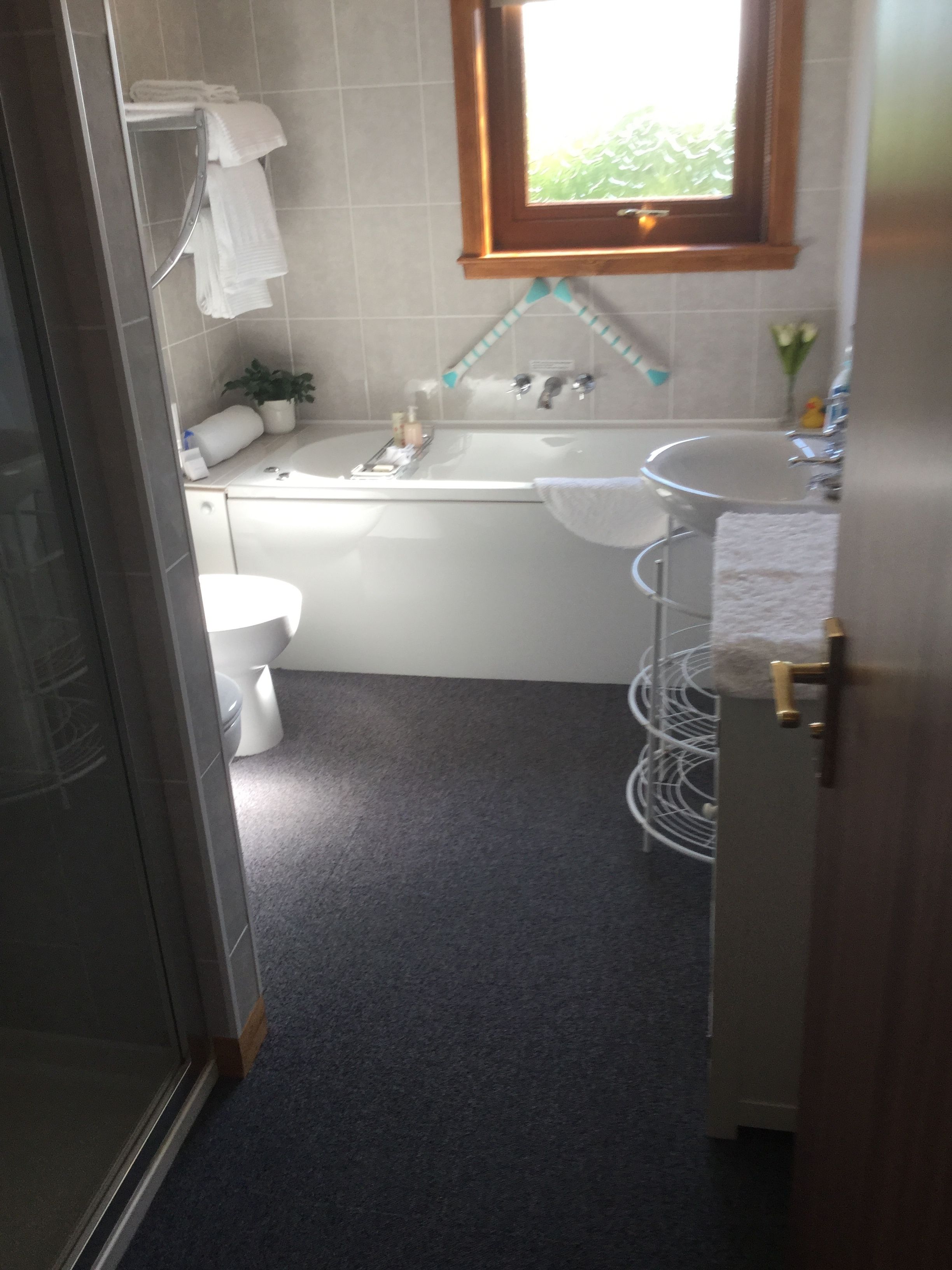 Standard Double Room | Bathroom | Separate tub and shower, free toiletries, hair dryer, bathrobes