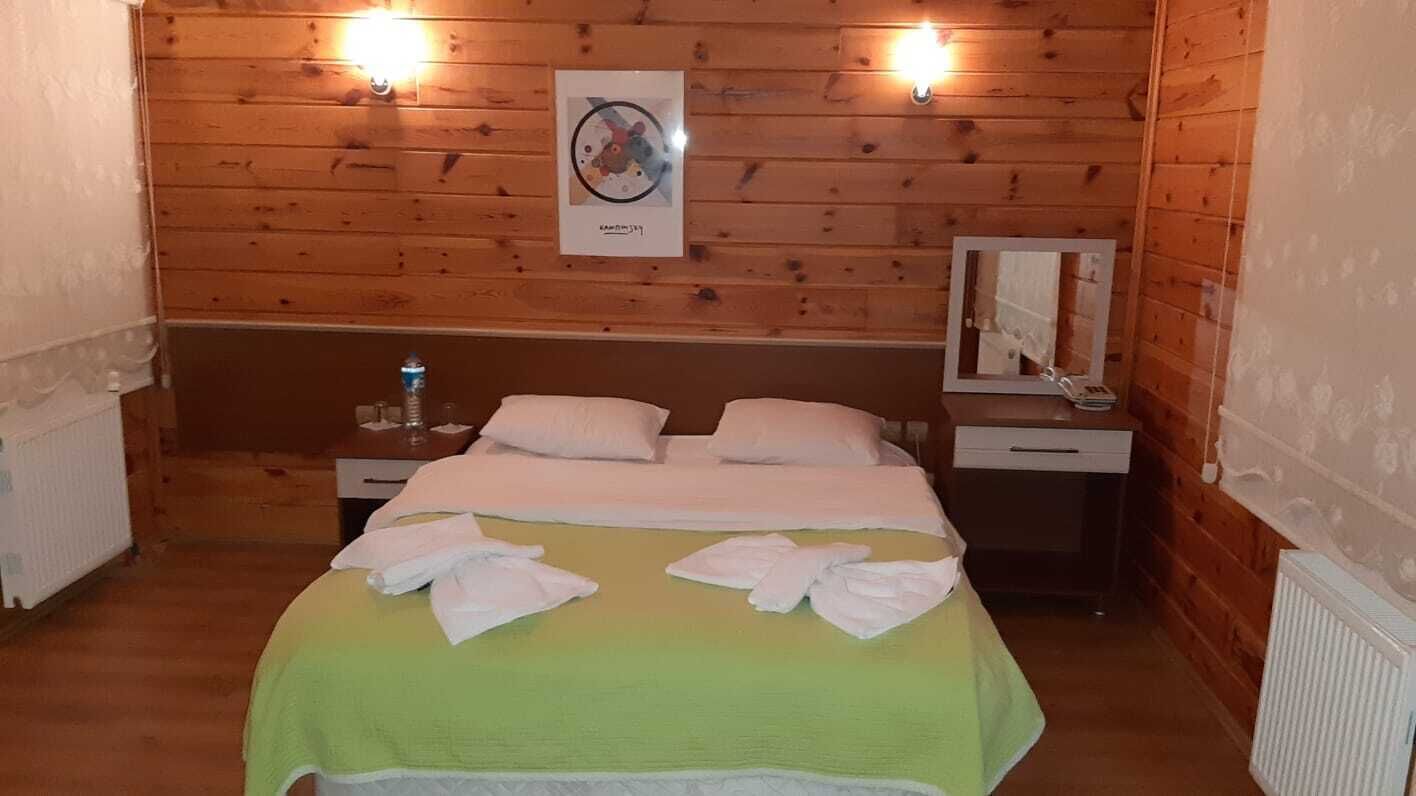Traditional-Doppelzimmer | Hochwertige Bettwaren, laptopgeeigneter Arbeitsplatz