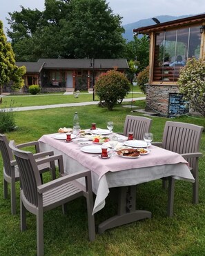 Tägliches inbegriffenes großes Frühstück