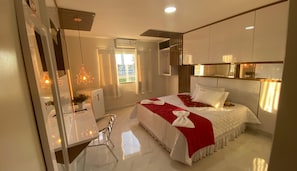 Minibar, free WiFi, bed sheets