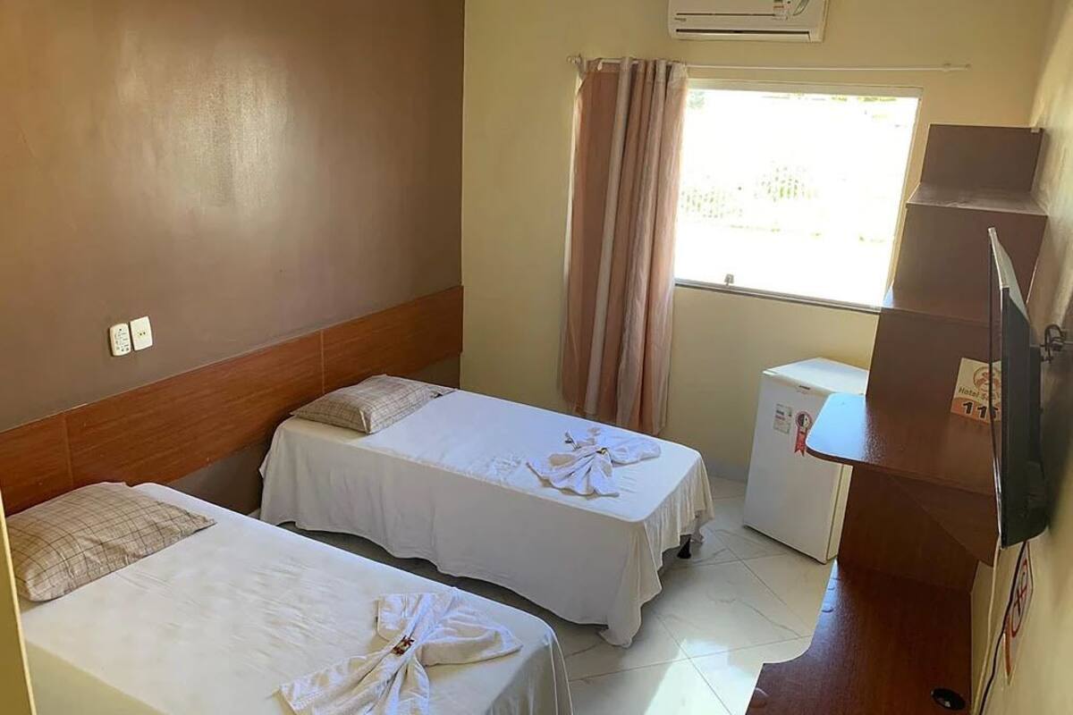 Minibar, free WiFi, bed sheets