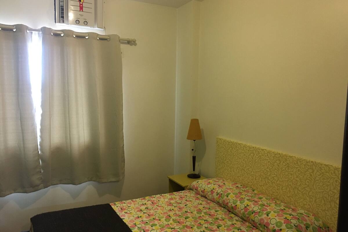 Comfort-huoneisto | Kannettavalle tietokoneelle sopiva työtila, silitysrauta/-lauta