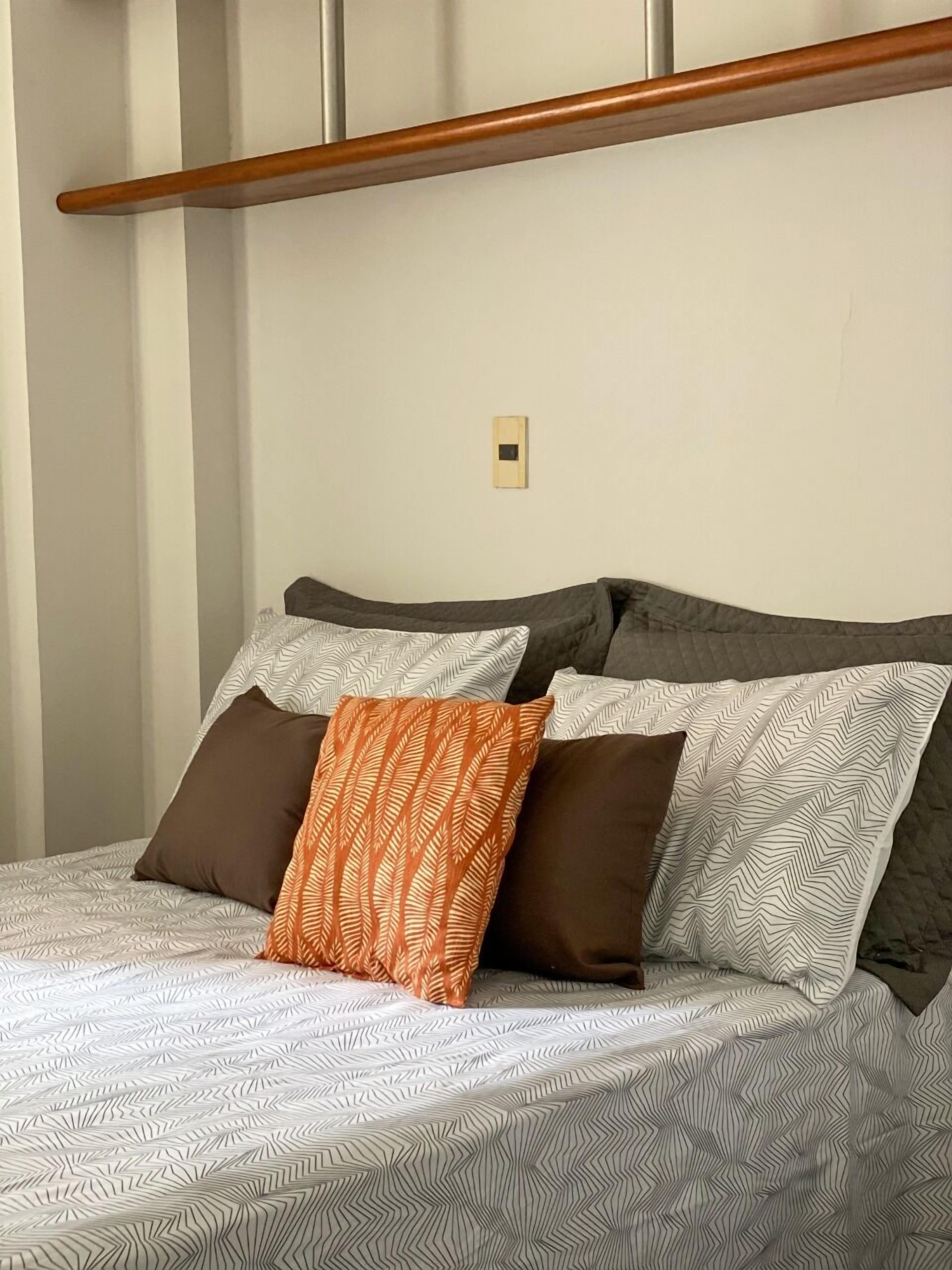 Apartamento conforto | Espaço de trabalho para notebook, ferros/tábuas de passar roupa