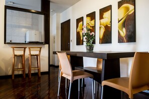 Deluxe Apartment | Living area | Smart TV, Netflix, streaming services - Apartamento Rosenhaus Tower (Joinville)