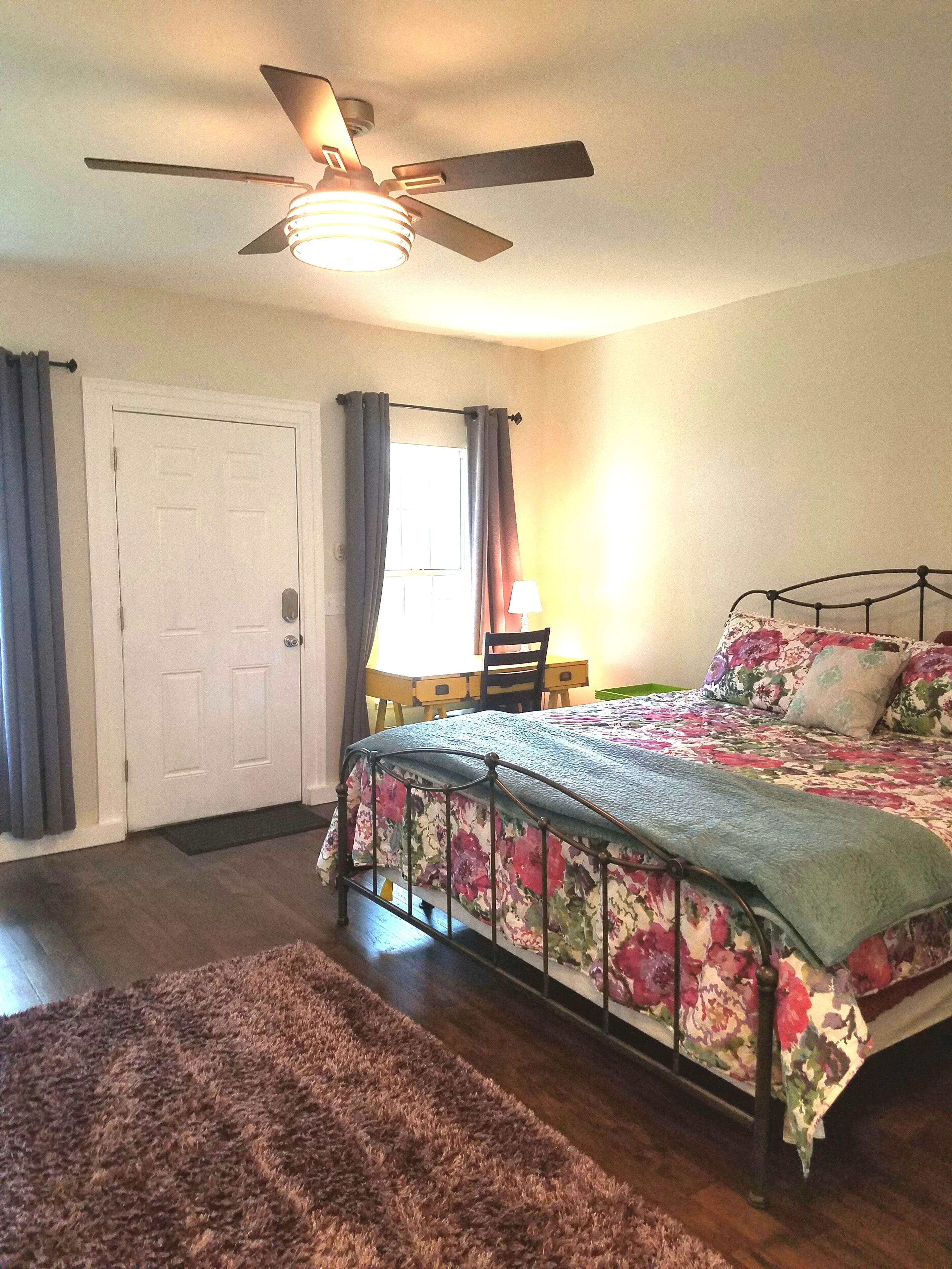 1 bedroom, desk, WiFi, bed sheets