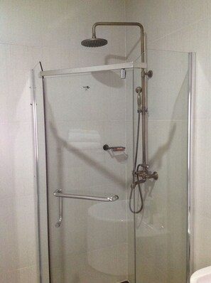 Standard Double Room | Bathroom shower - First City Lodge (Kalomo)