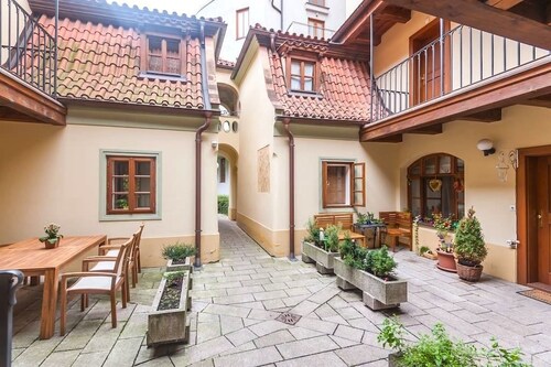 Romantic Condo near Charles Bridge