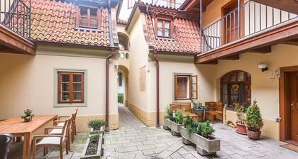 Romantic Condo near Charles Bridge