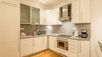 Comfort Apartment | Private kitchen | Fridge, microwave, oven, stovetop