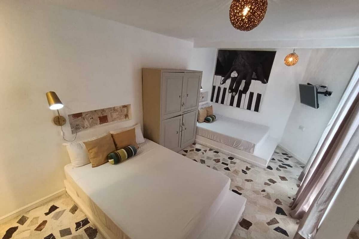 Kamar Twin Klasik, 2 Tempat Tidur Double, ensuite | Seprai antialergi, Wi-Fi gratis, dan didekorasi berbeda-beda