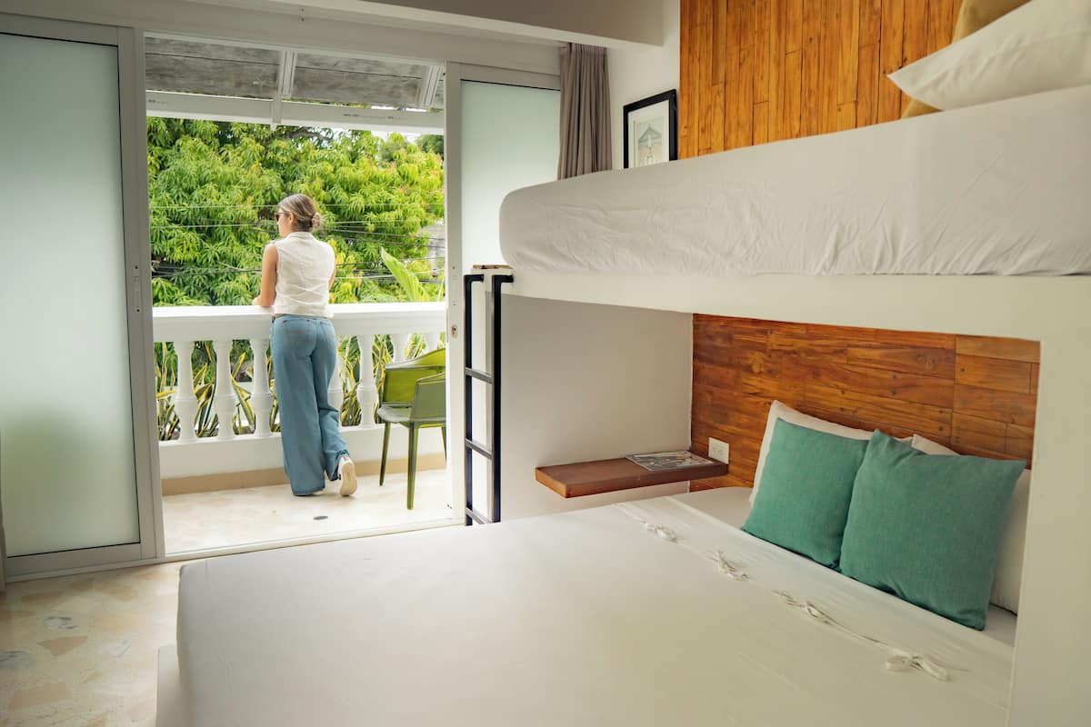 Kamar Twin Klasik, Beberapa Tempat Tidur, kamar mandi pribadi | Seprai antialergi, Wi-Fi gratis, dan didekorasi berbeda-beda