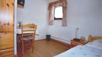 Twin Room | Free WiFi, bed sheets