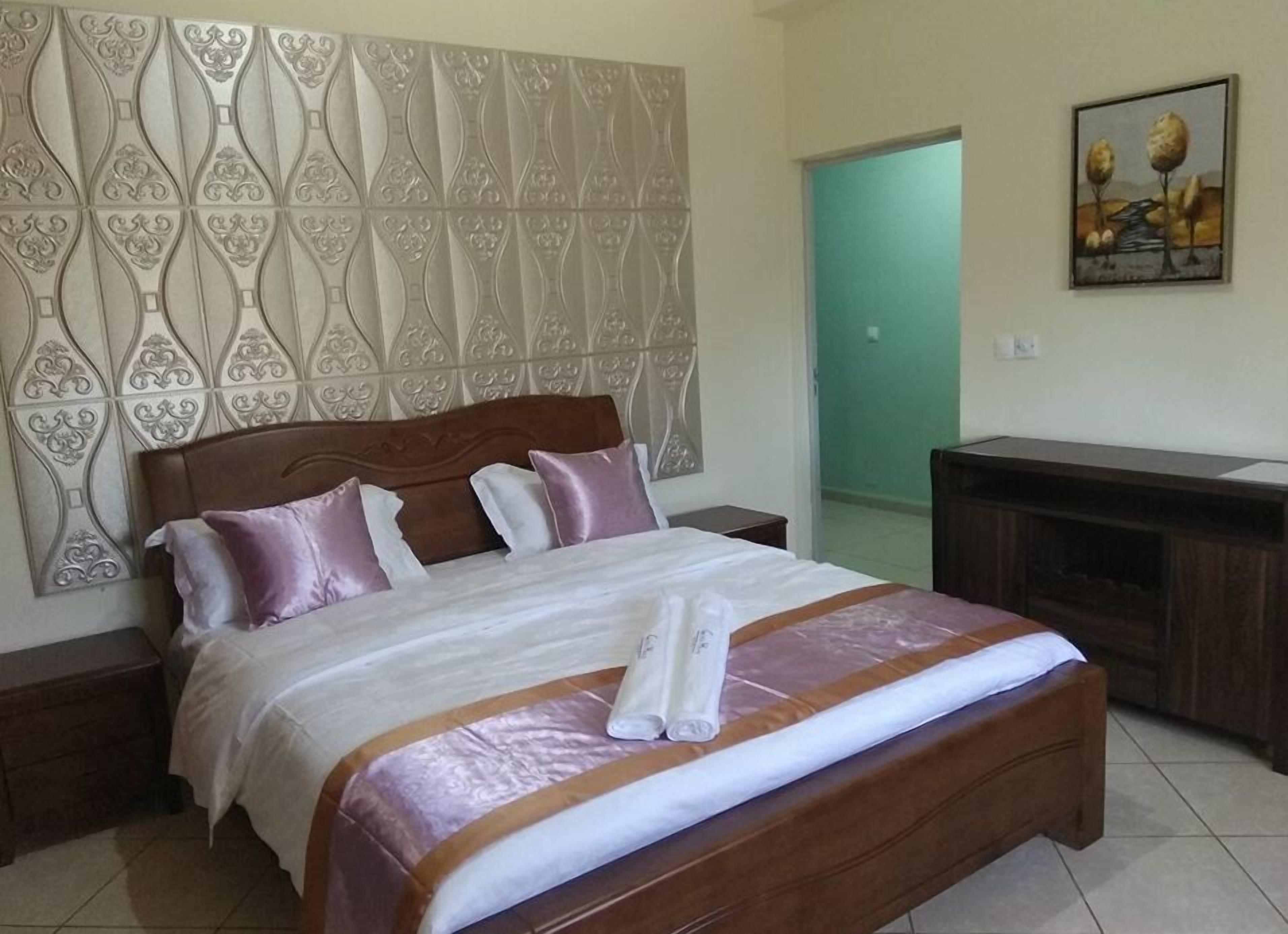 Standard Double Room | Minibar, in-room safe, individually decorated, individually furnished