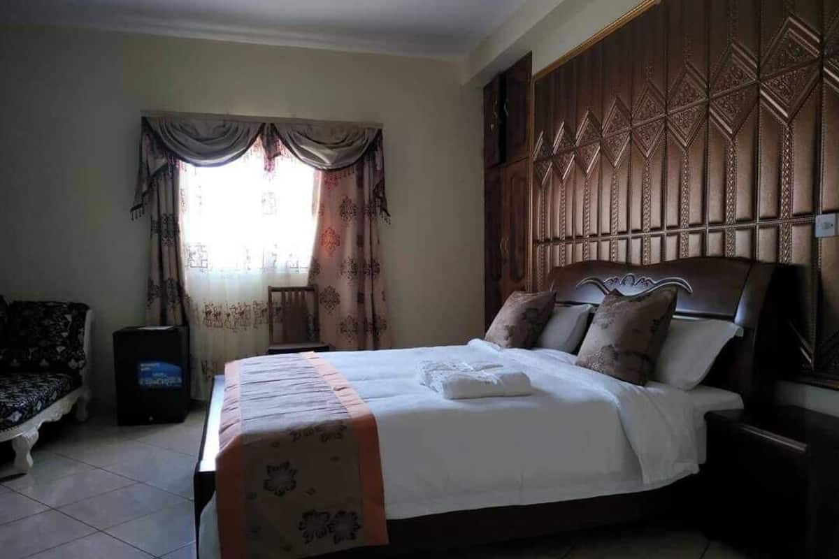 Classic Double Room | Minibar, in-room safe, individually decorated, individually furnished