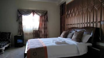 Classic Double Room | Minibar, in-room safe, individually decorated, individually furnished