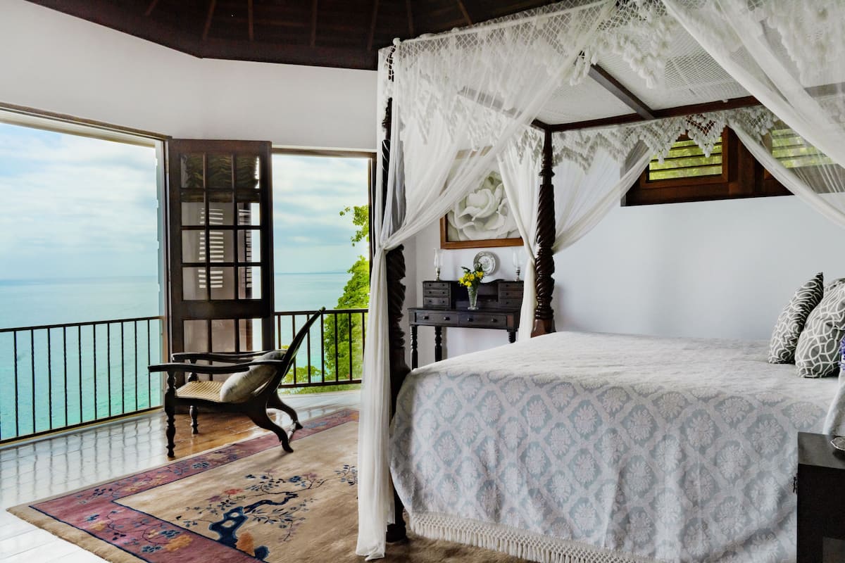 Providence House | 4 bedrooms, free minibar, in-room safe, free cribs/infant beds