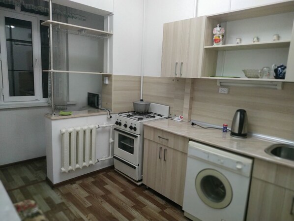Apartment | Private kitchen | Fridge, oven, stovetop, electric kettle