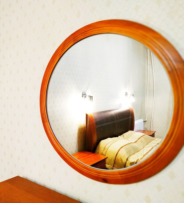 2 bedrooms, desk, iron/ironing board, free WiFi - Central Penthouse Navigator (Tashkent)