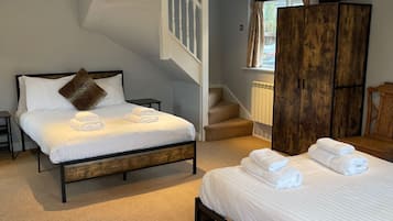 1 bedroom, Egyptian cotton sheets, premium bedding