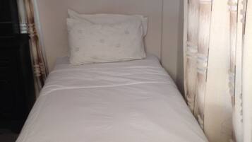 Escritorio y espacio para trabajar con laptop