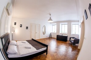Comfort Apartment | 2 bedrooms, desk, iron/ironing board, free WiFi - St. Nicholas Church view apartment (Prague)